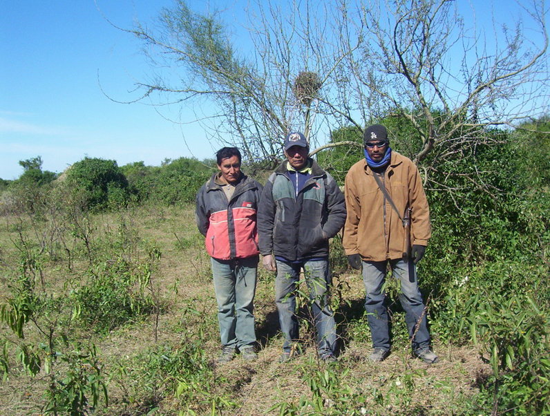 Isaac Palomo, su hijo Patricio y Arsenio en la confluencia. Isaac Palomo, his son Patricio and Arsenio at CP