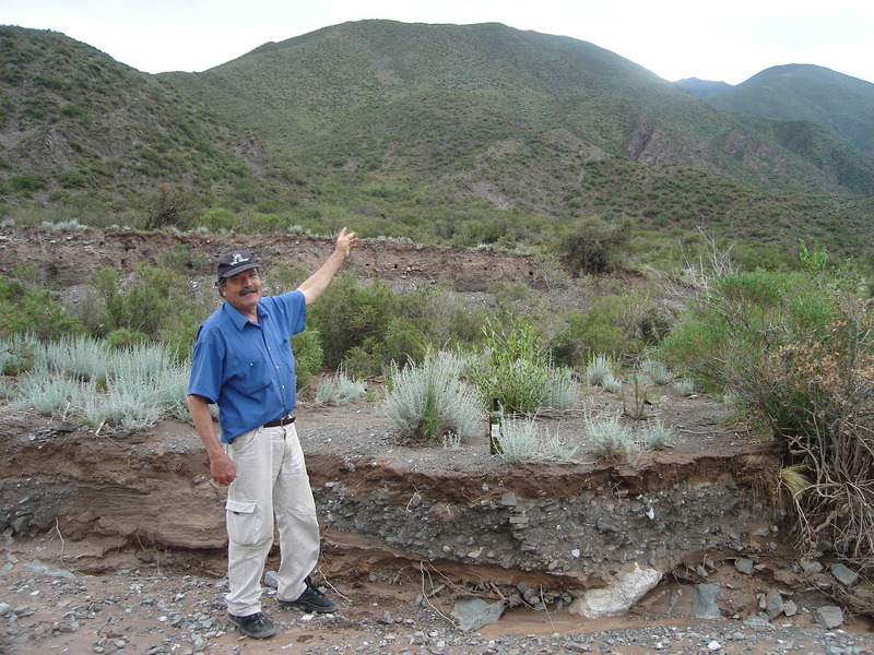 Coco señalando la confluencia - Coco pointing to the confluence