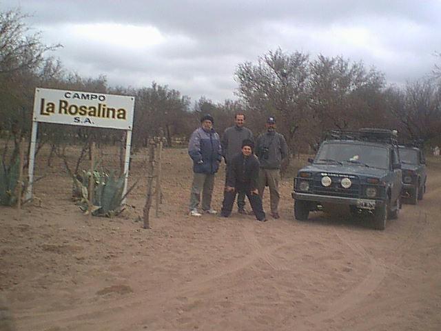 Parte del grupo en la puerta del establecimiento.