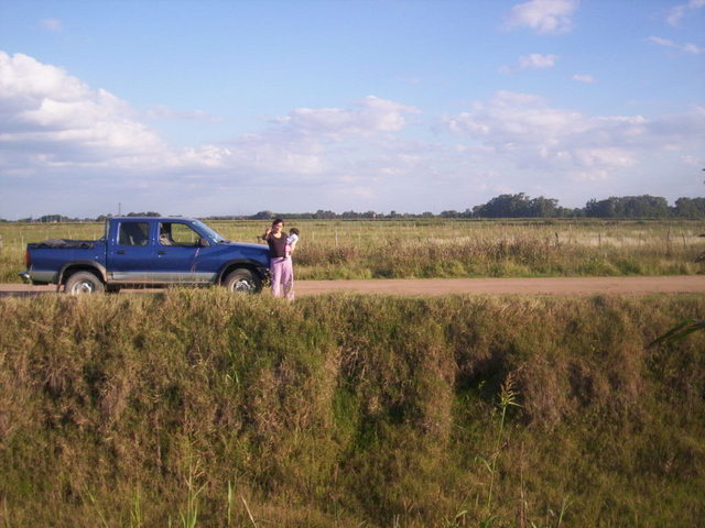 Camino al lado de la confluencia