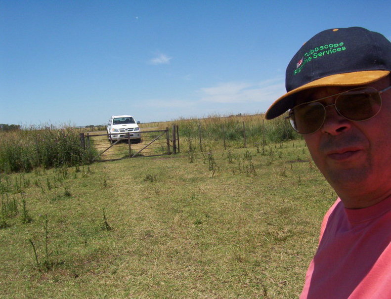 Ricardo en la tranquera. Me at the gate