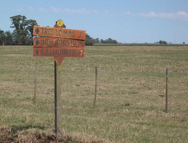 Antiguo cartel vial en las cercanías de esta confluencia