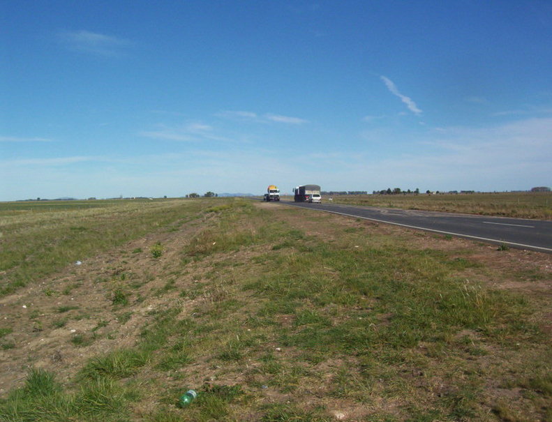 Ruta N° 30, a 250 metros de la confluencia. Road #30 at 250 mts from CP