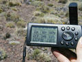 #2: Alejandro sostiene el GPS S37.00.000 W070.00.000   {GPS at S37 W70}