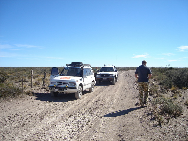  Las chatas a 50 mts de la confluence - Pick-ups at 50 meters of thr confluence