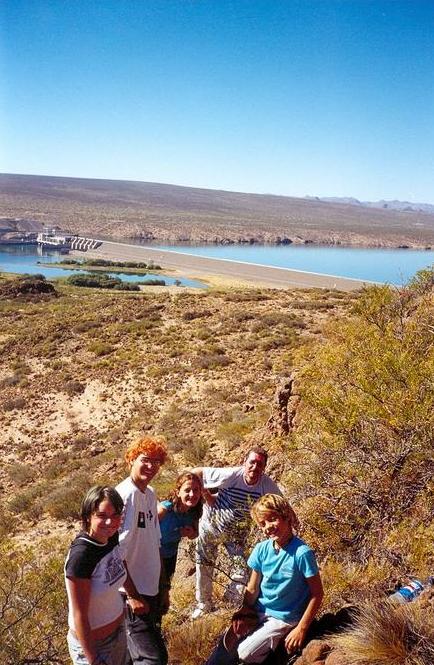 Vista hacia el Sur: represa de Pichi Picún Leufú.