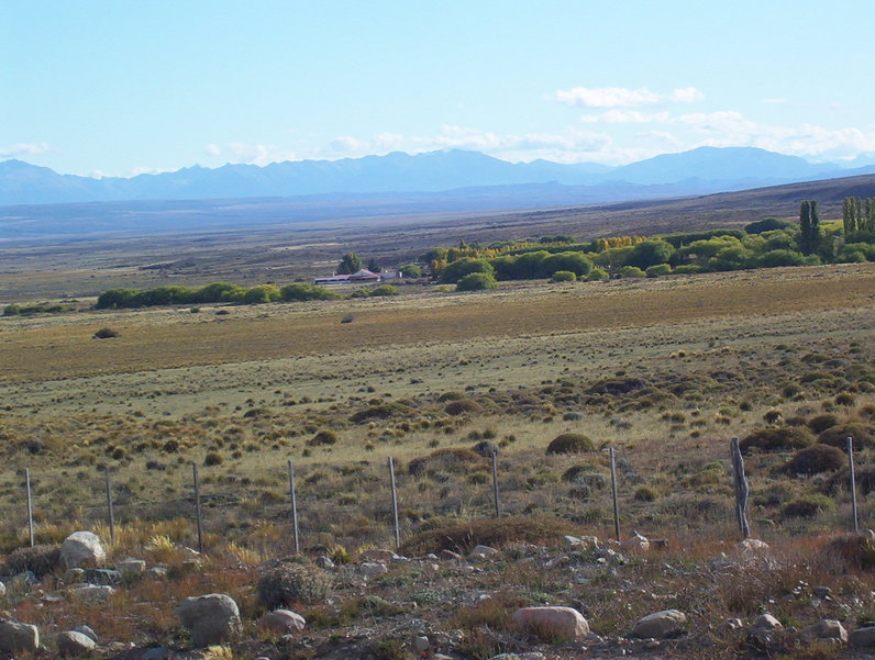 Estancia cercana. A near by farm