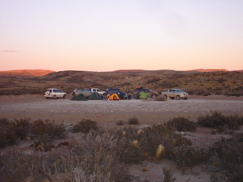 Amanecer en el campamento cercano a 48S 69O – Sunrise at the camp near 48S 69W