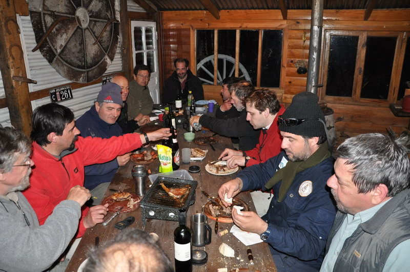 Comiendo un asado en La Oriental – Eating a barbecue at La Oriental 