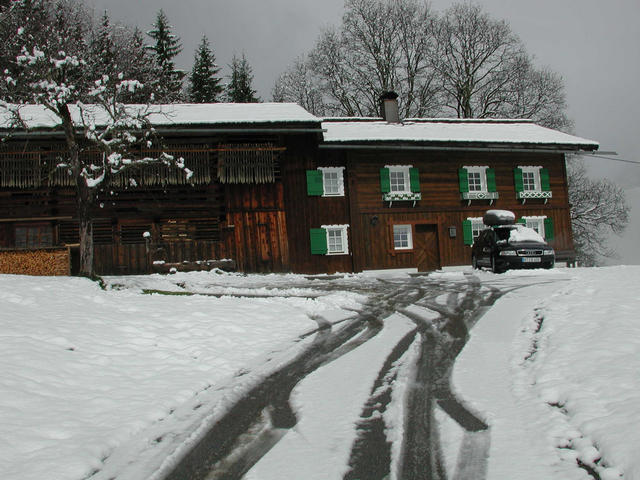 The farmhouse from where the footpath to the confluence starts. From here you have to go by foot through the wood, always following the path uphill.