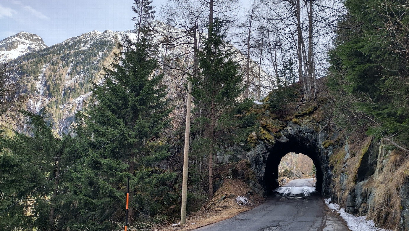 tunnel at the way up