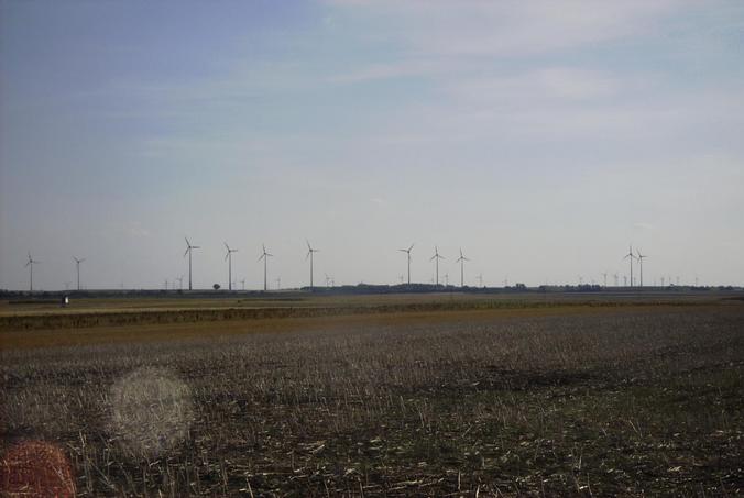 Windräder in der Gegend / making electricity by wind