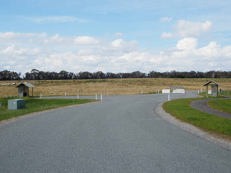 Dead end road 100 m from the confluence point