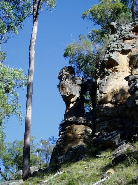 Rock formations to northwest of Confluence