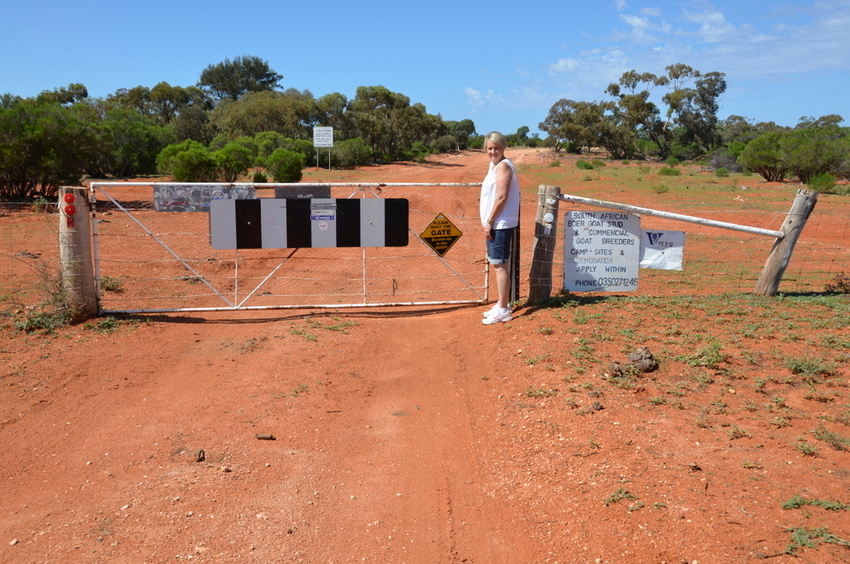 Fiona opening the State Border Gate