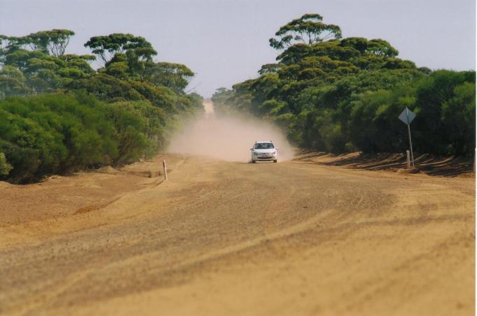 Driving from Southern Cross to the confluence along the Emu Fence Road