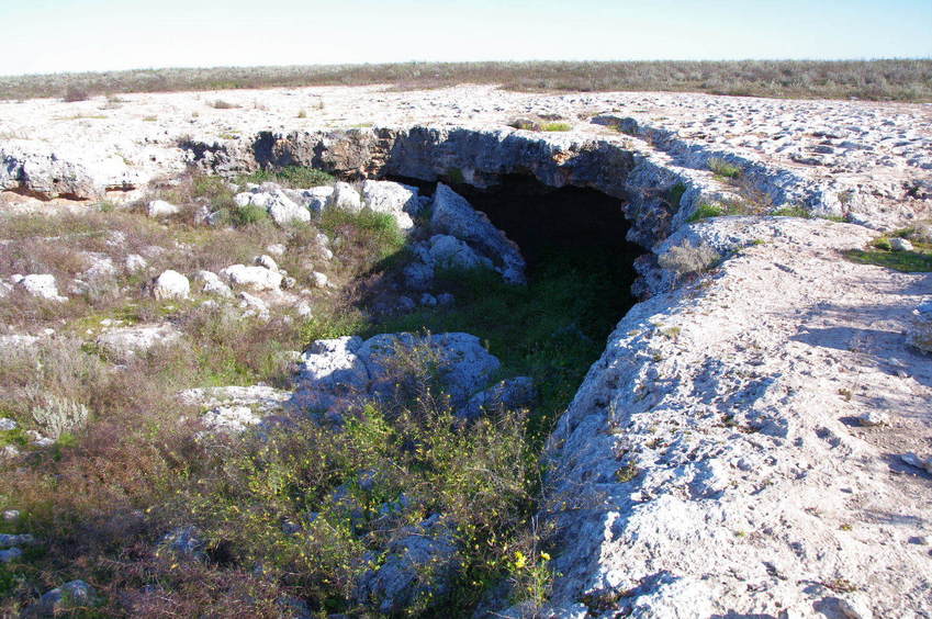Madura Cave only a very short distance from the Confluence