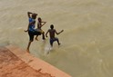 #6: Kids plunging in the lake of the Kolouoko dam