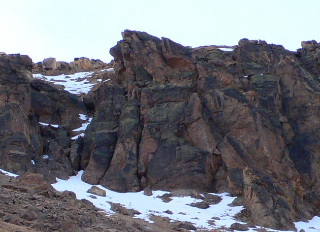 General view (exact confluence is likely in middle of cliff)