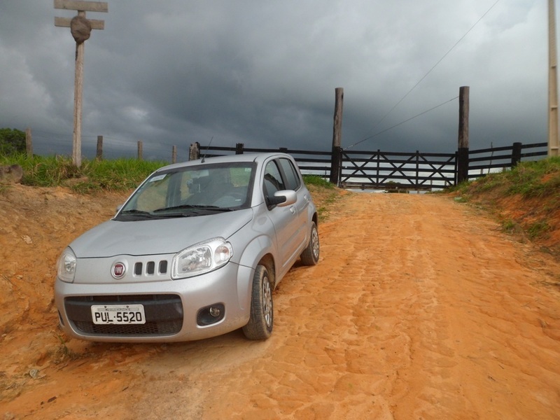 Parei o carro a 1.900 metros do ponto exato, bem em frente à pesada tempestade que estava prestes a cair - I stopped the car 1,900 meters to the exact point, just in front of the heavy thunderstorm ready to fall