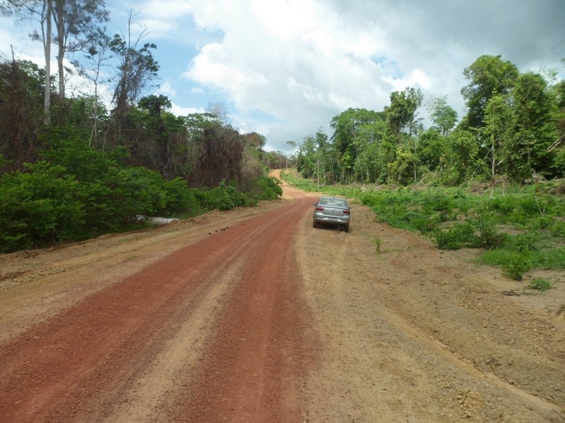 A estrada de terra passa a 360 metros da confluência - dirt road passes 360 meters to the confluence