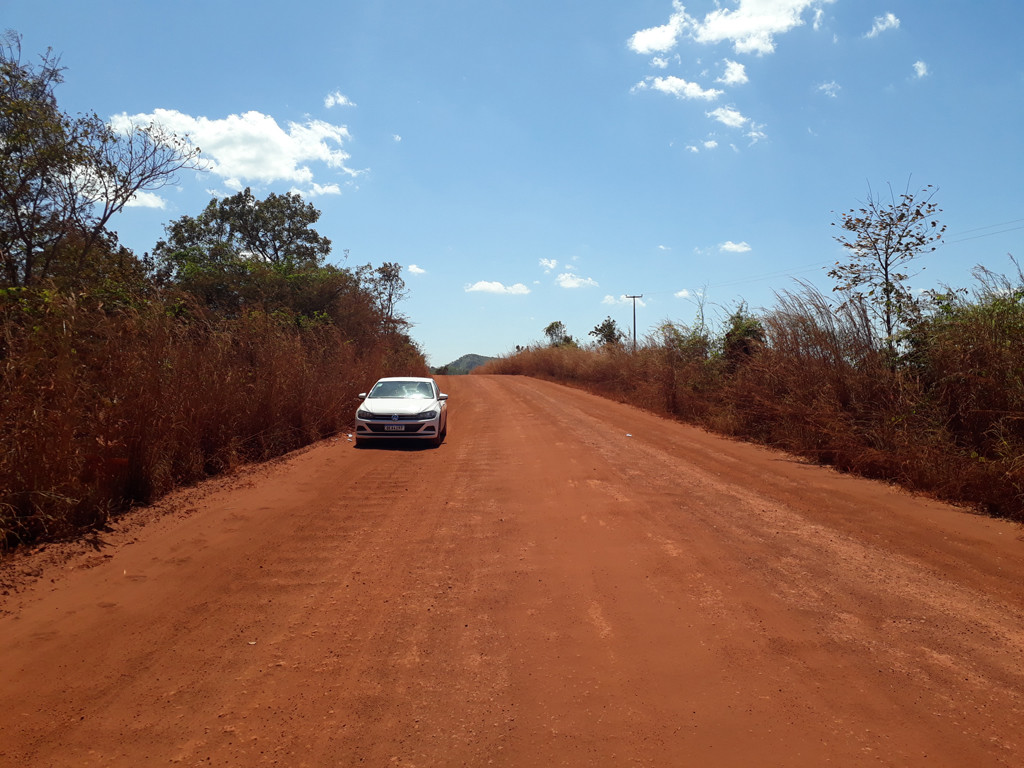 Estrada que dá acesso à confluência - road that goes to the confluence