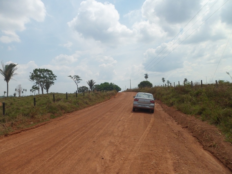 A estrada passa a 200 metros da confluência - the road passes 200 meters to the confluence