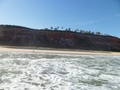 #3: Visão norte e meu filho me aguardando na praia. Ao fundo, o precipício que frustrou nossa primeira tentativa. - North view and my son waiting for me at the beach. At the background, the precipice that frustrated our first try.