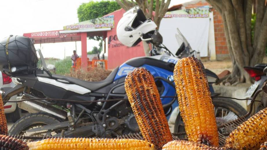 Repondo as energias com milho assado. Resetting the energies with roasted corn  