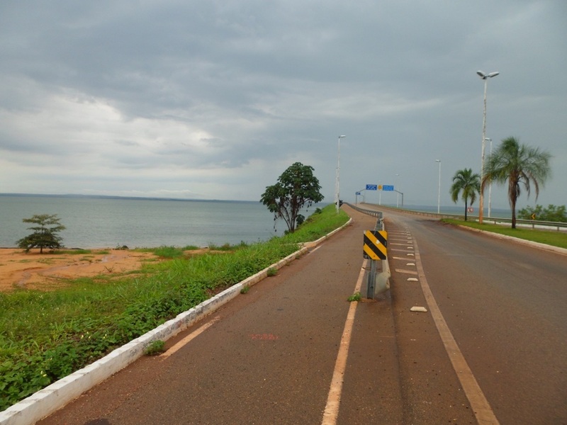 Atravessando o rio Tocantins - crossing Tocantins river