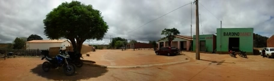 Panorâmica do Povoado. Panoramic view of Provoado