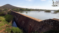 #12: A estrada de terra passa por uma barragem - the dirt road passes by a dam