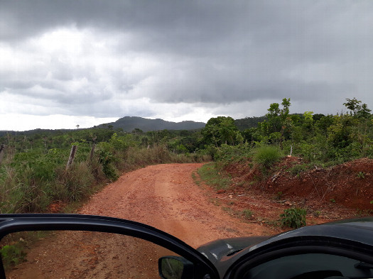 #1: Confluência 5 quilômetros adiante e as nuvens de chuva - confluence 5 kilometers ahead and the rain clouds