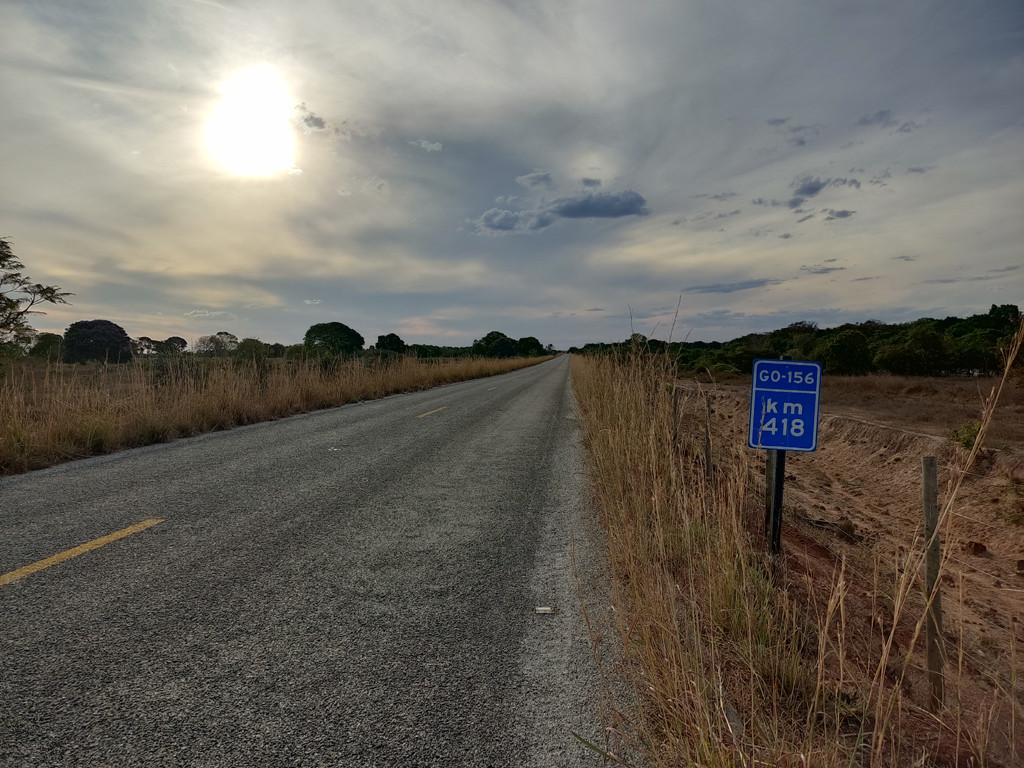 Caminhada pela rodovia - hiking by the highway