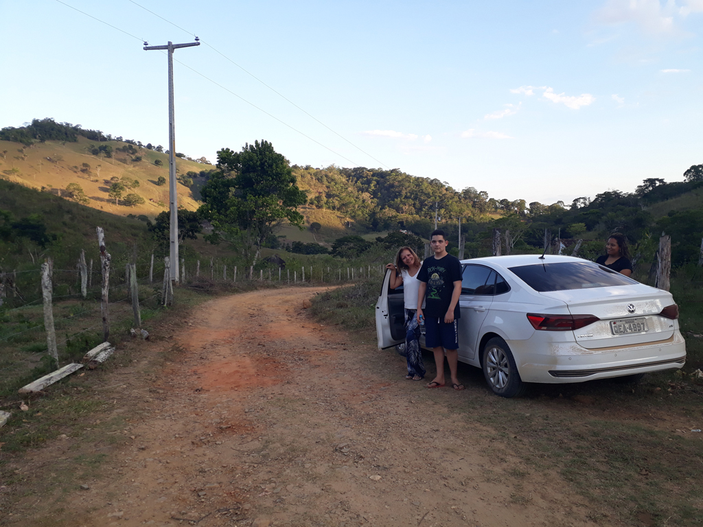 A estrada de terra passa a 240 metros da confluência - dirt road passes 240 meters to the confluence