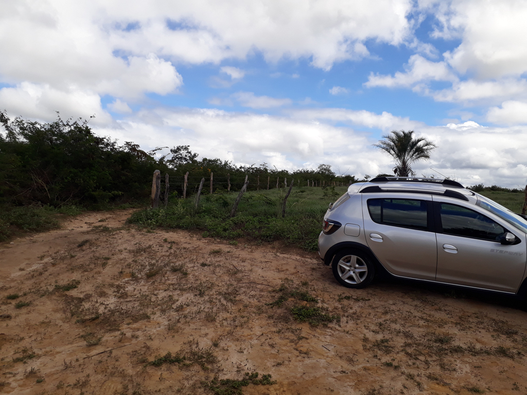 Região da segunda tentativa de acesso, parei o carro a 2.300 metros - region of second attempt, confluence 2,300 meters ahead