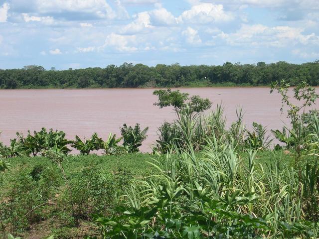 The confluence place near the white plate used to guide the ships in the Sao Francisco River