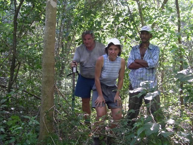 Endre, Lis, and seu Raimundo the Fisherman in the confluence and view to west