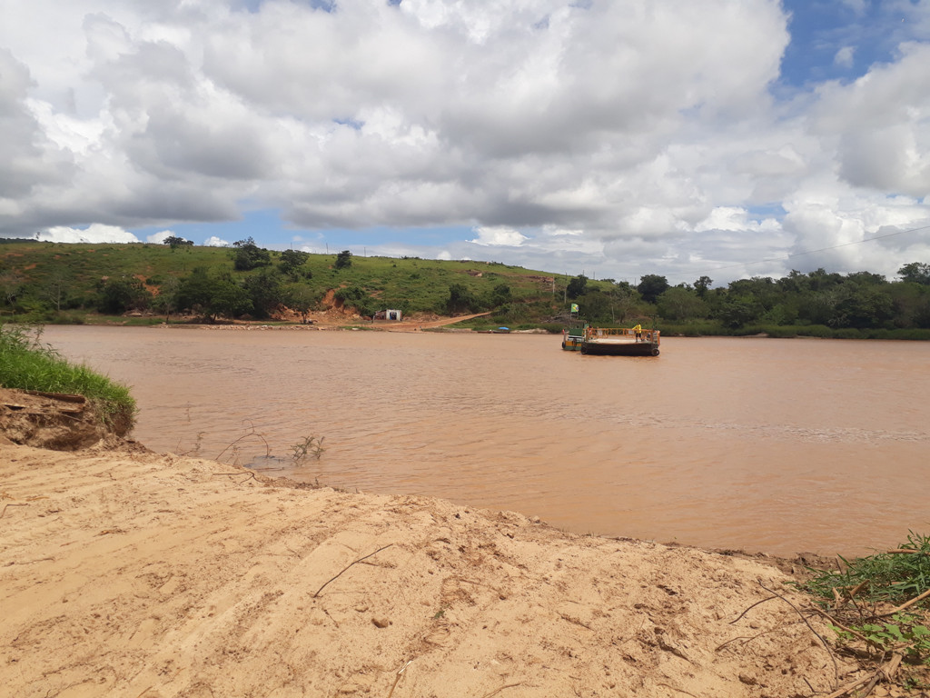 Travessia do rio Jequitinhonha - crossing Jequitinhonha River