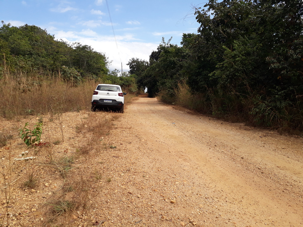 Estrada que dá acesso à confluência - road that goes to the confluence