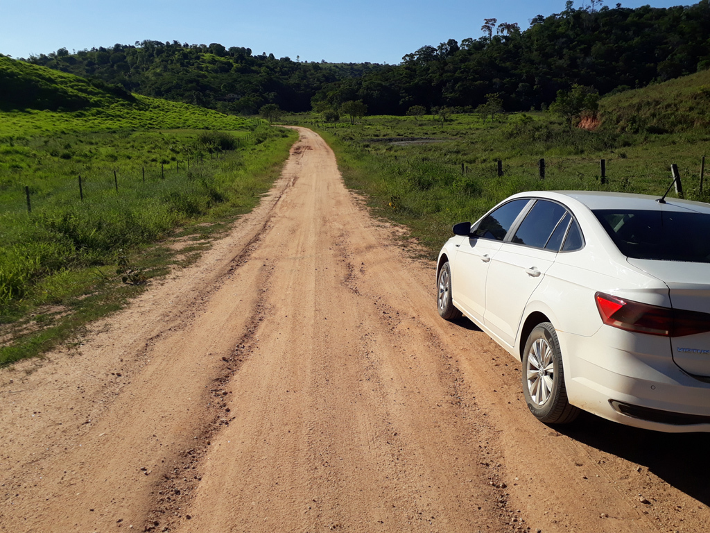 Estrada de terra que dá acesso à confluência - dirt road that goes to the confluence