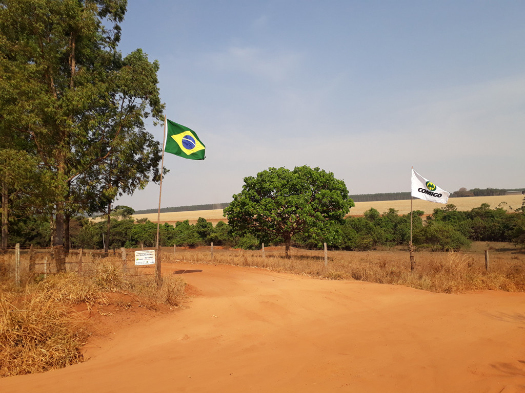 Entrada da fazenda onde se localiza a confluência – entrance of the farm where lies the confluence