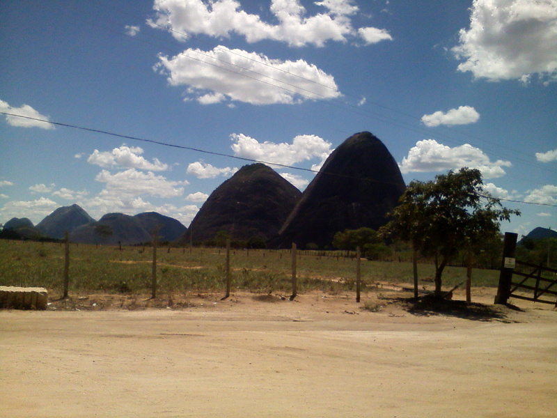 Pedras de granito típicas do interior do Espírito Santo - granite stones very common in Espírito Santo state