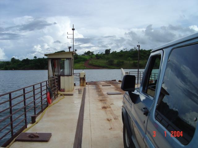 Atravessando a balsa do Rio Araguari