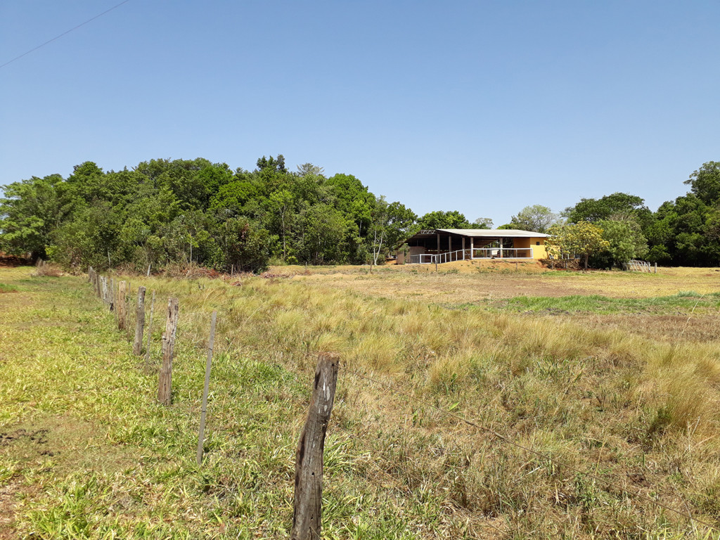 Visão sul e confluência à direita da casa – south view and confluence at the right of the house