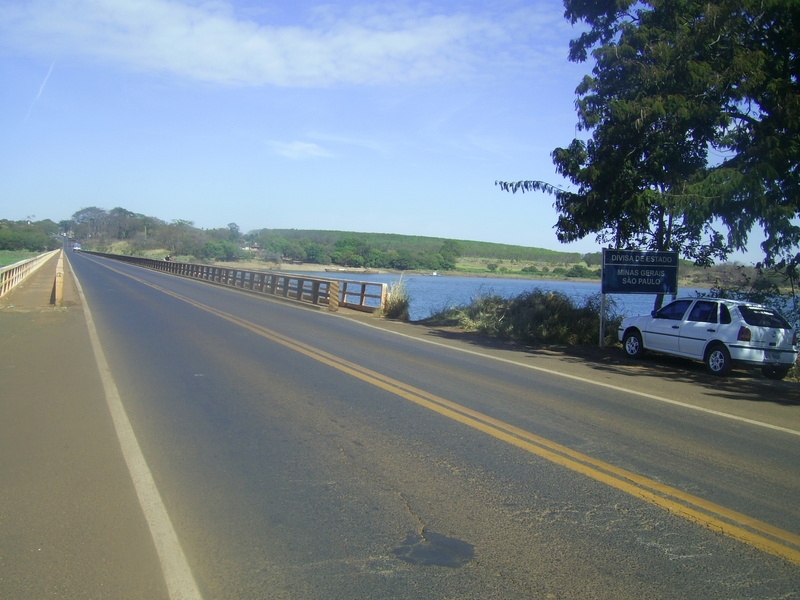 Rio Grande na divisa entre São Paulo e Minas Gerais - Grande River and São Paulo - Minas Gerais interstate border