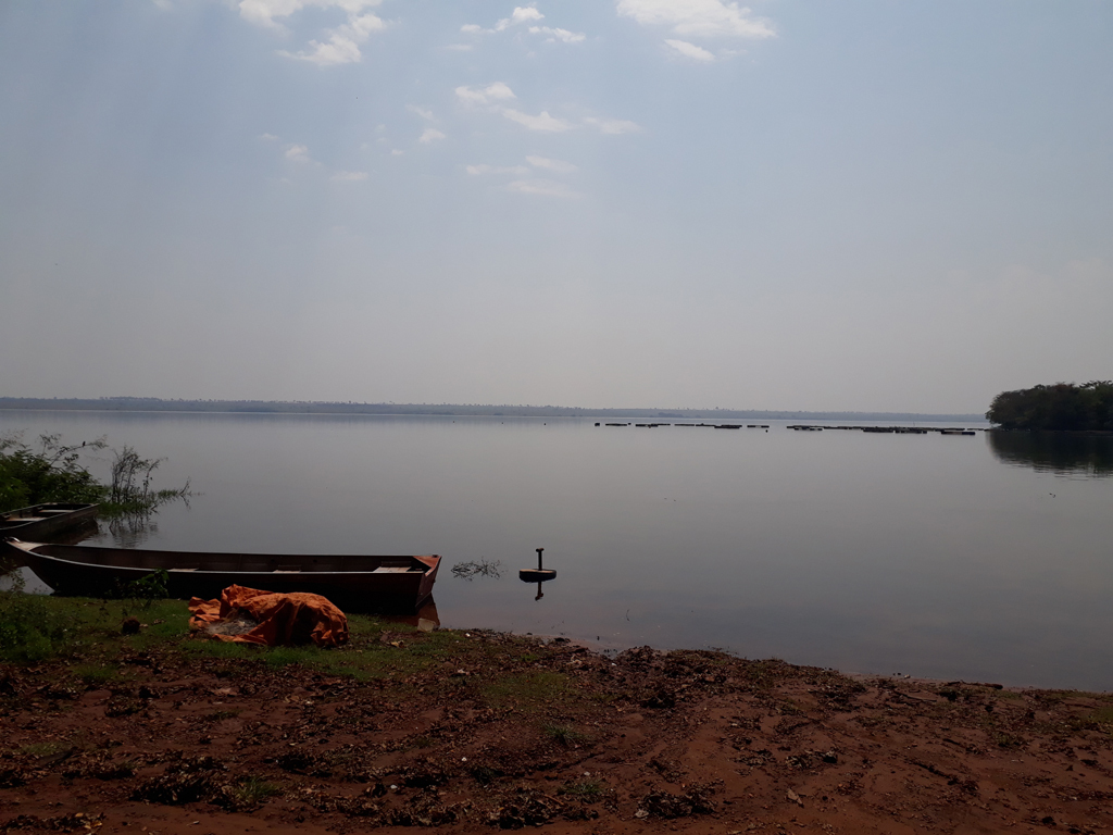 Rio Grande em Santa Clara d'Oeste; a confluência, porém, fica em outro rio, o Paranaíba - Grande River in Santa Clara d'Oeste city; the confluence, however, lies on other river, the Paranaíba River