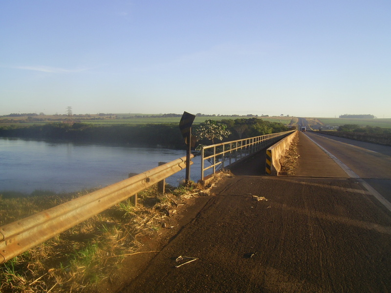 Atravessando o Rio Grande em direção a São Paulo - crossing Grande River and going to São Paulo state