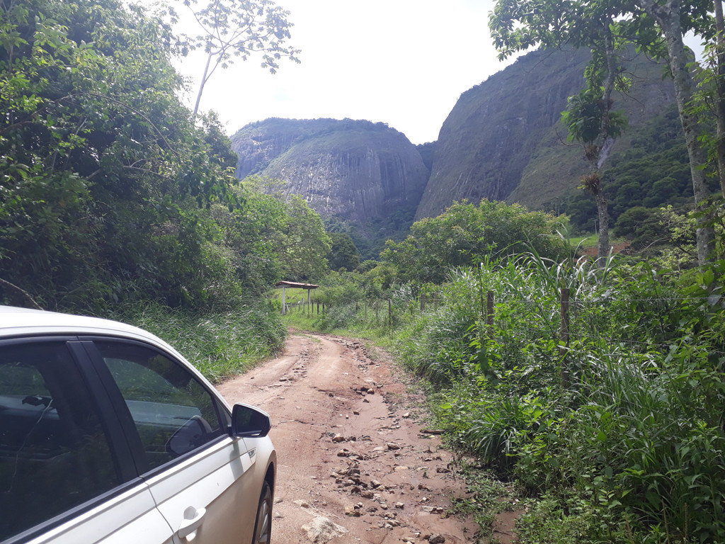 Estrada que dá acesso à confluência - road that goes to the confluence