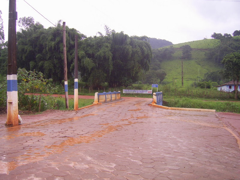 A chuva e a ponte onde a estrada de terra inicia - the rain and the bridge where the diry road begins